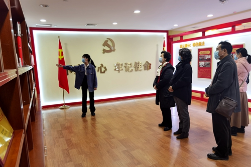 87cb90d3ee064d619dc8024fe1bc3837.jpg 4.jpg